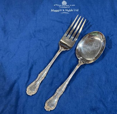 Posate da portata placcate in argento, modello Russell di Mappin and Webb