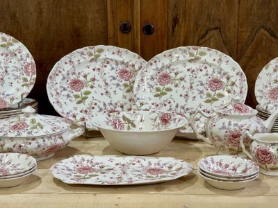 Servizio da tavola in porcellana inglese Johnson Bros. modello Rose Chint