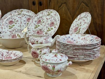 Servizio da tavola in porcellana inglese Johnson Bros. modello Rose Chint