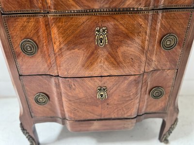 Transition style chest of drawers in rosewood and amaranth veneer, 20th century