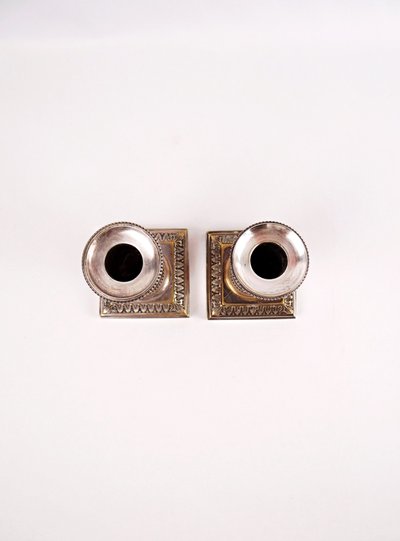 Paire de bougeoirs Cailar Bayard style Louis XVI en métal argenté fin XIXe
