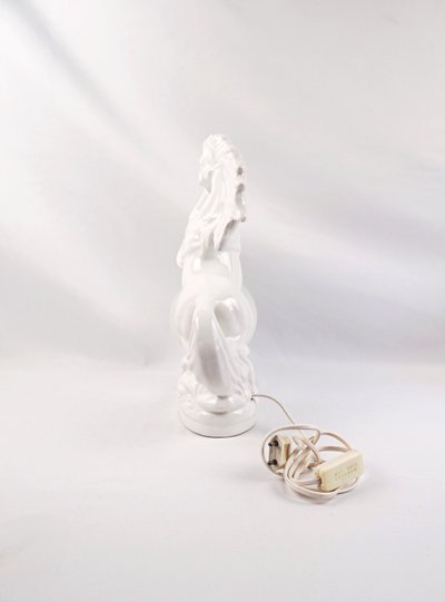 Lampe de table cheval cabré en faïence blanche vintage années 1980