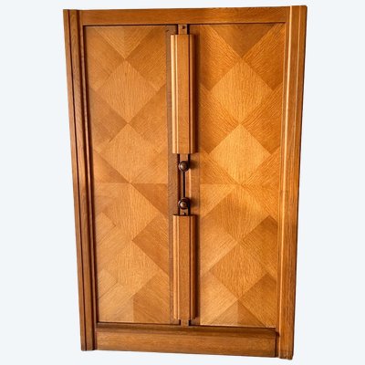 Armoire en chêne par Guillerme et Chambron, édité par Votre maison, France années 50