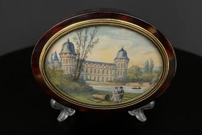 Antique oval box with painted miniature – Digoine Castle