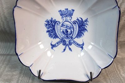 Coupe en faïence de Saint Clément signé de Gallé décor au blason de  Nancy ép. 19ème
