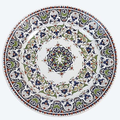 Grand plat en faïence à décor floral rayonnant dans le goût de Rouen