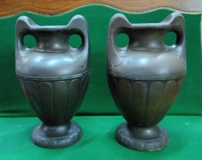 Paire de vases en terre cuite patinée – Style Art Nouveau – Vers 1900