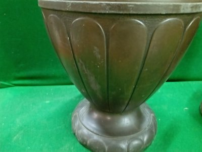 Paire de vases en terre cuite patinée – Style Art Nouveau – Vers 1900