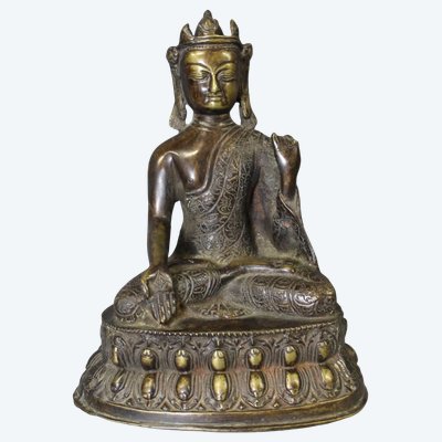 Amoghasiddhi-Buddha aus Bronze, Nepal, 19. Jahrhundert