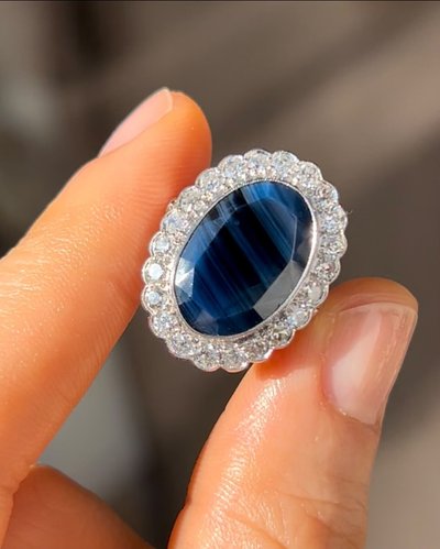 Important daisy ring in 18K white gold with sapphire and diamonds
