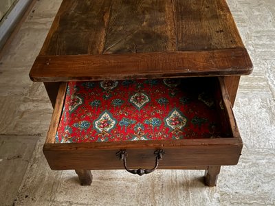 Tavolo rustico con 2 cassetti