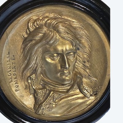 médaillon bronze "Napoléon Bonaparte", par David d'Angers, 1831.