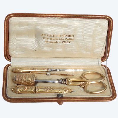 LATE 19TH/EARLY 20TH CENTURY VERMEIL SEWING SET: SCISSORS, THIM, CASE, NEEDLES