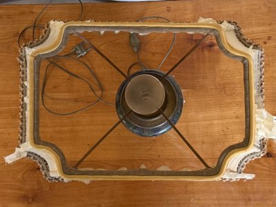 Base della lampada con scomparti