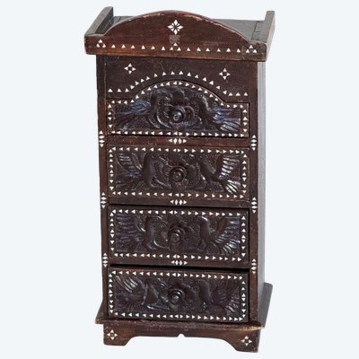 Commode de poupée
