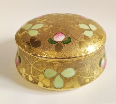 Limoges Boite En Porcelaine Peinte  à la Main Art Nouveau
