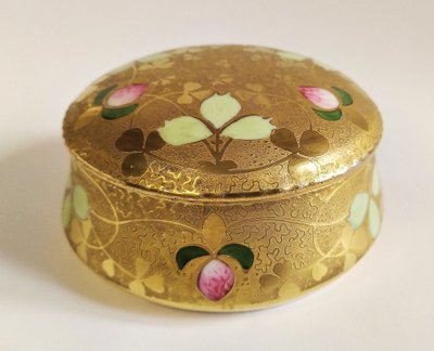 Limoges Boite En Porcelaine Peinte  à la Main Art Nouveau