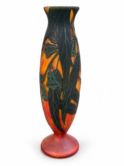 DAUM Nancy — Jugendstil-Kamee-Glasvase „Eukalyptus“ – um 1910 – 28 cm