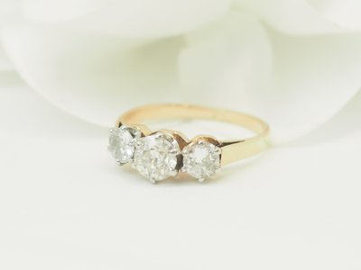 Antique trilogy ring in yellow gold, platinum and diamonds