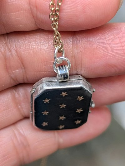 Nielloed Silver Photo Locket Pendant Reliquary Holder from the Napoleon III Era, Circa 1870