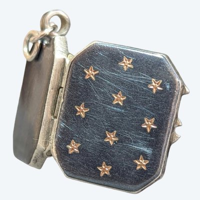 Nielloed Silver Photo Locket Pendant Reliquary Holder from the Napoleon III Era, Circa 1870