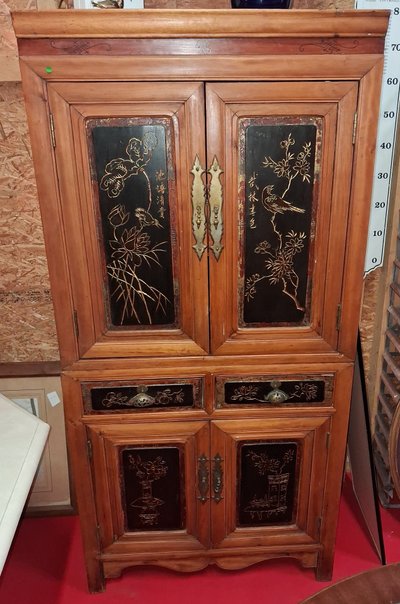 Meuble chinois en bois à panneaux laqués – Décor d’oiseaux et de fleurs 