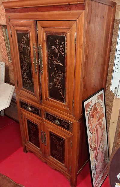 Meuble chinois en bois à panneaux laqués – Décor d’oiseaux et de fleurs 