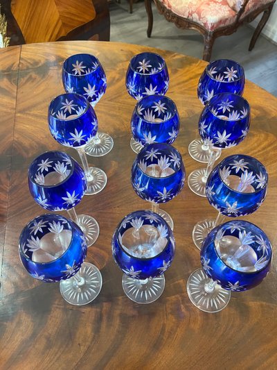 12 farbige Kristallstielgläser