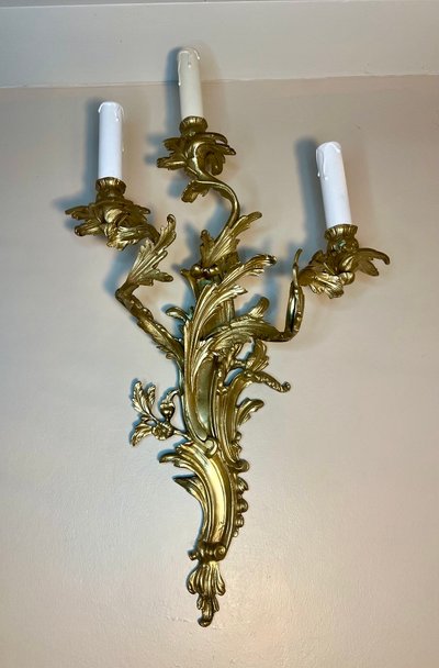 Large pair of rocaille style Louis XV wall sconces, 3 lights