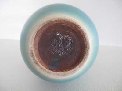 Simple and refined ceramic pitcher - Eva Stæhr-Nielsen
