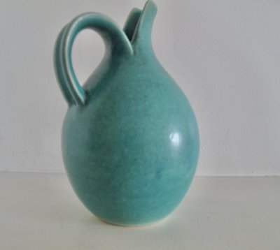 Simple and refined ceramic pitcher - Eva Stæhr-Nielsen