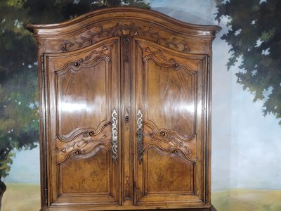 Zweiteiliges Louis-XV-Buffet mit Gendarmenhut