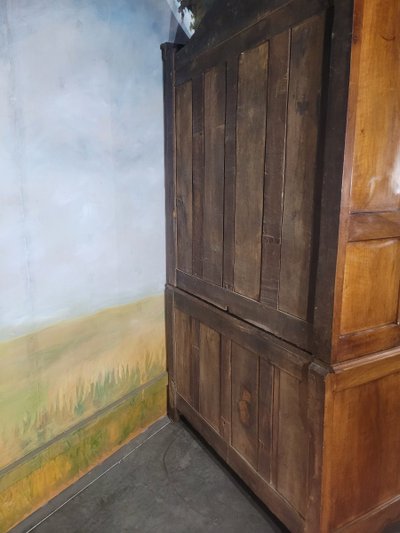 Zweiteiliges Louis-XV-Buffet mit Gendarmenhut
