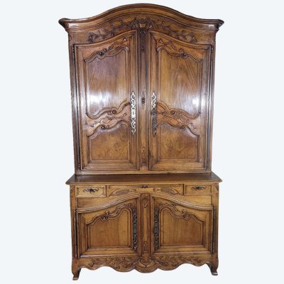 Zweiteiliges Louis-XV-Buffet mit Gendarmenhut