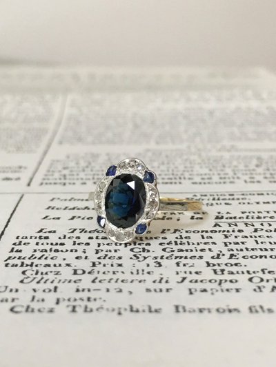 Art Deco ring in 18K yellow gold and platinum with sapphire and diamonds