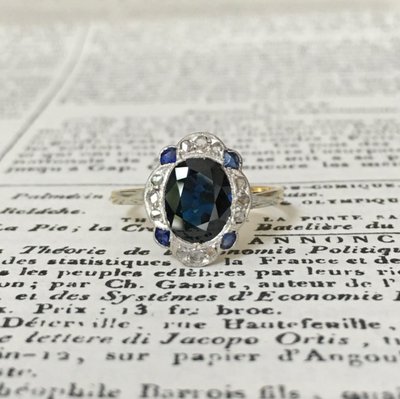 Art Deco ring in 18K yellow gold and platinum with sapphire and diamonds