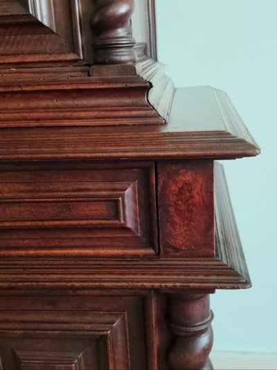 Louis XIII Nussbaum-Sideboard
