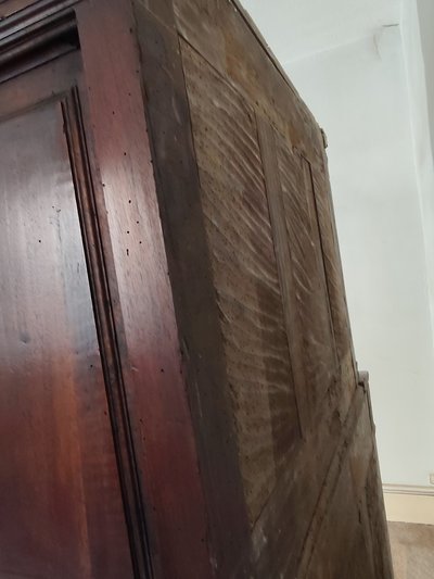 Louis XIII Nussbaum-Sideboard