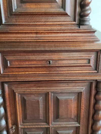 Louis XIII Nussbaum-Sideboard