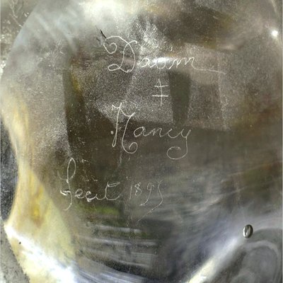 Vaso Daum con corvi, realizzato nel 1895.