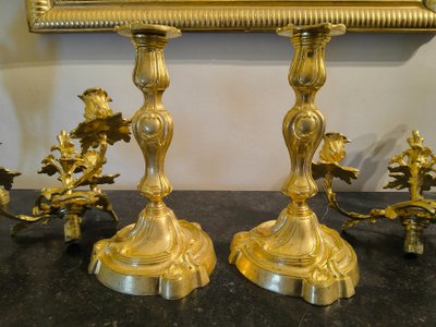 Paire de Candélabres Formant Bougeoirs en Bronze doré ciselé style Rocaille Louis XV XIXéme siécle.