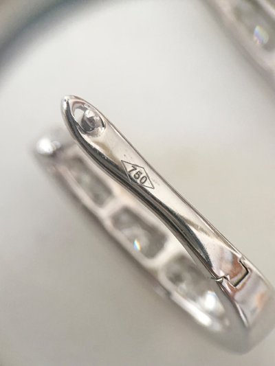 18K white gold and diamond earrings
