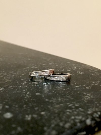 18K white gold and diamond earrings