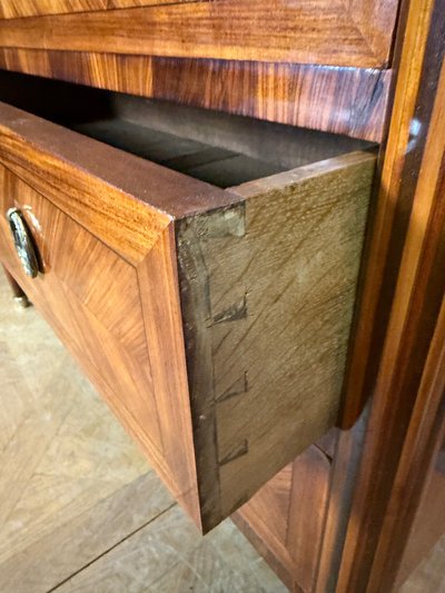 Commode Louis XVI en Bois de rose et palissandre