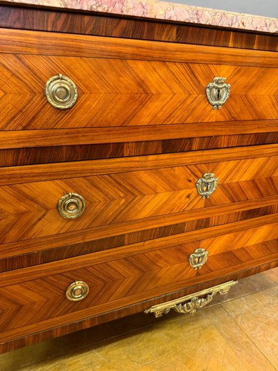 Commode Louis XVI en Bois de rose et palissandre