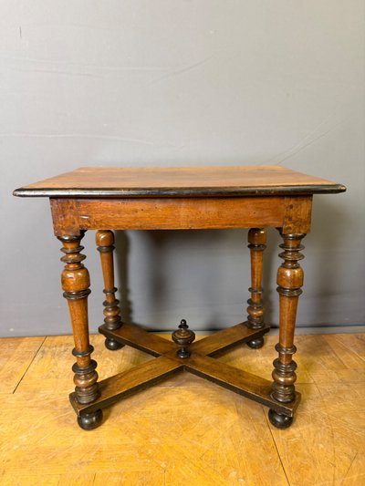 Table Louis XIII en Noyer 
