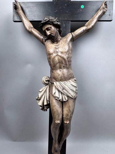 Grand Christ en bois polychrome 19ème