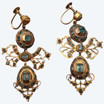 Boucles d'oreilles anciennes en émeraudes ibériques, style baroque, lazo géorgien (vers 1750-1780)