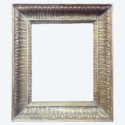 Antique 18th-century frame gilded with gold leaf, featuring a leaf motif in relief. Dimensions: 50 x 42 