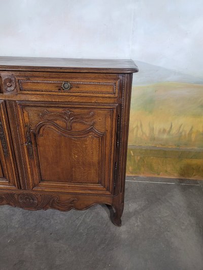 Geschnitztes Sideboard aus massiver Eiche